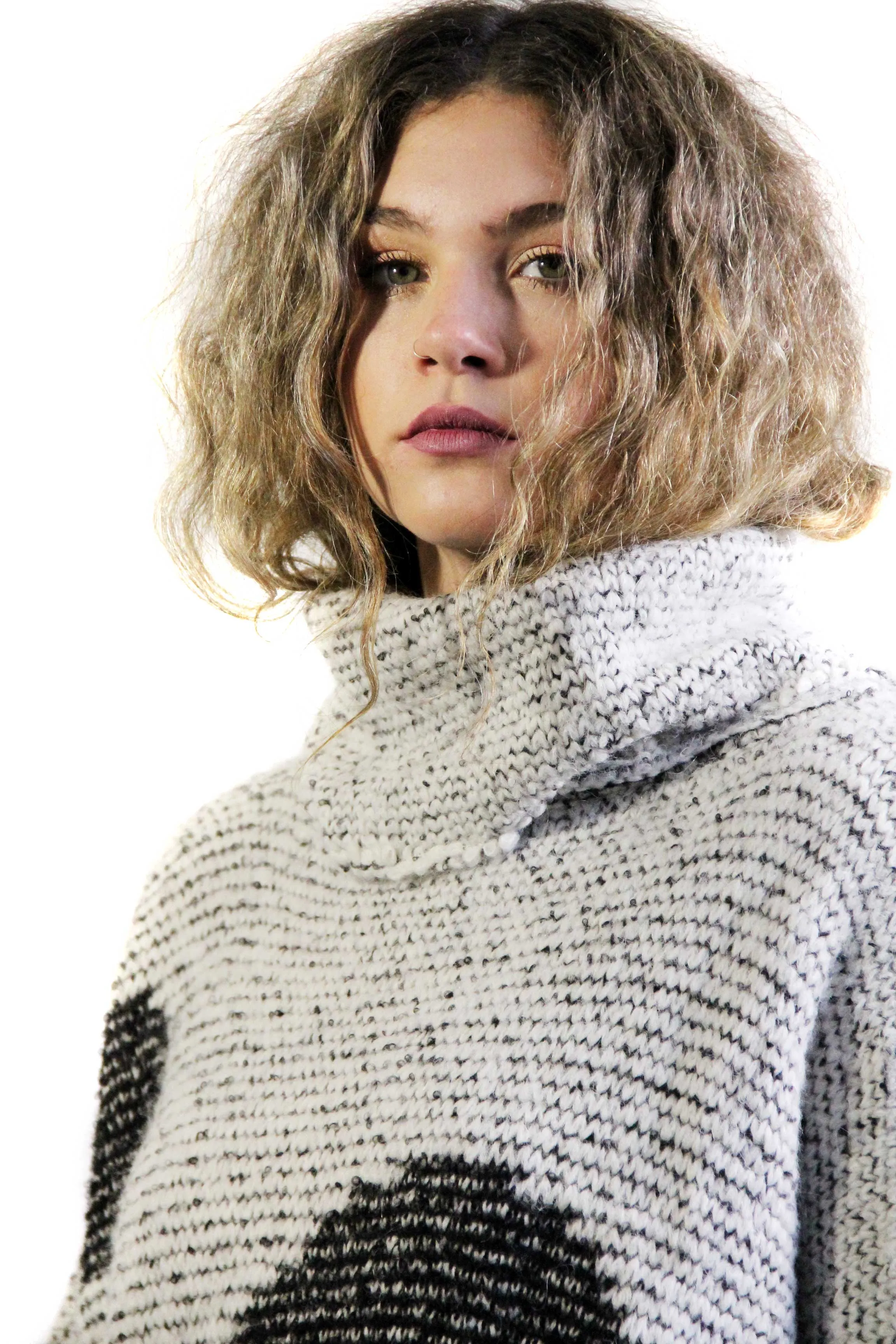 Over size spot sweater (Alpaca) - Black/White