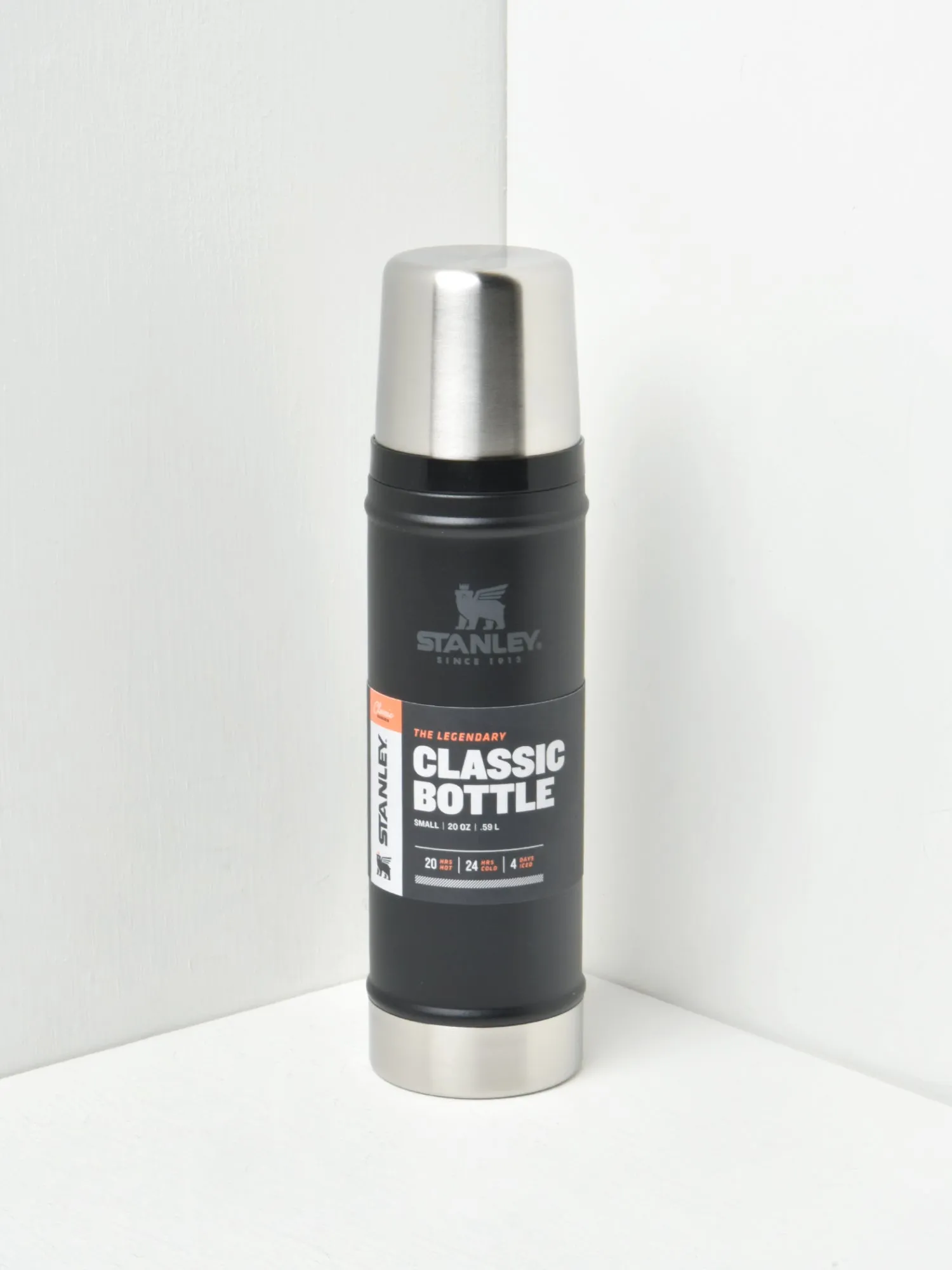 The Legendary Classic Bottle 20OZ / .59L, Matte Bl
