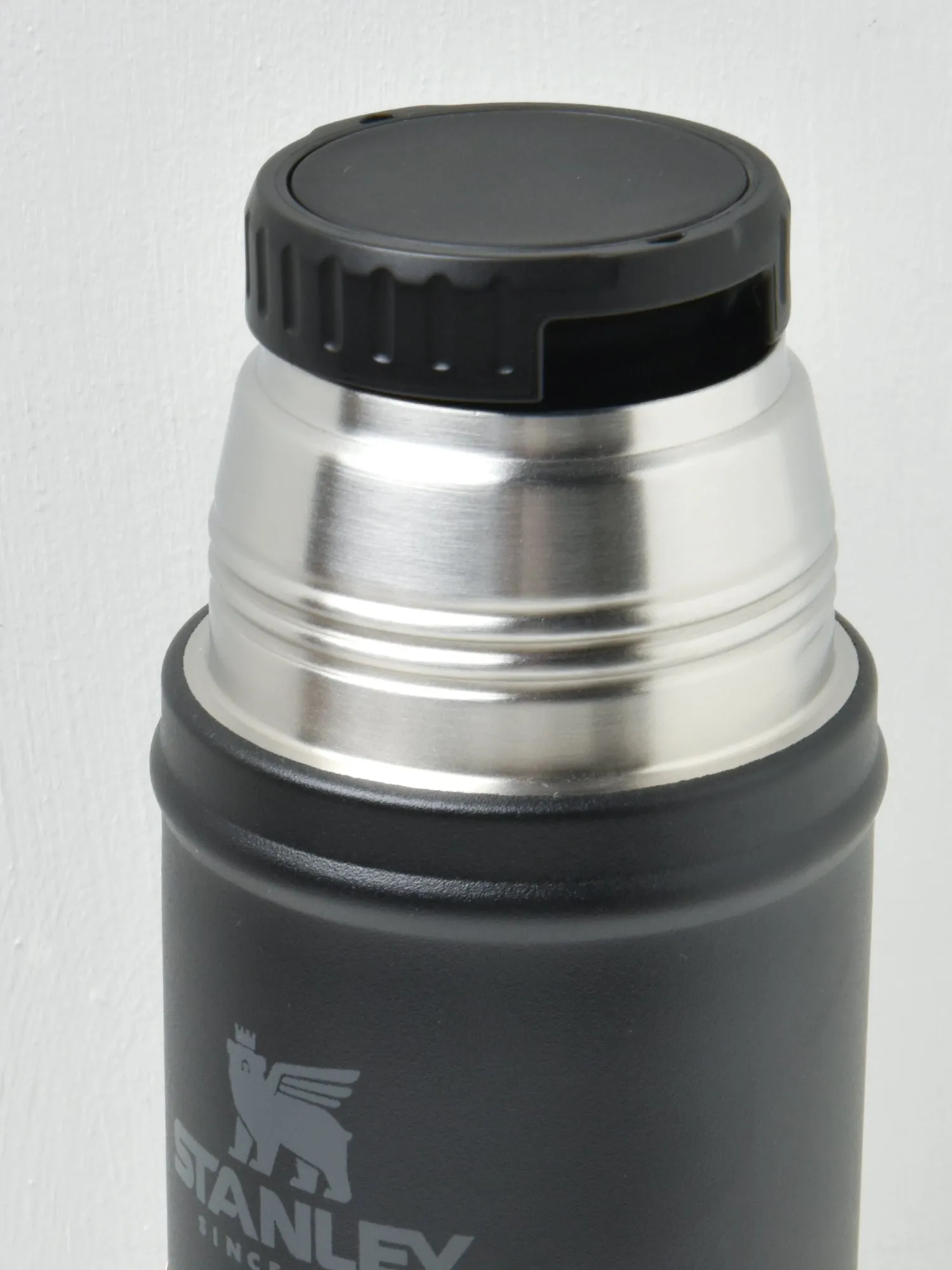 The Legendary Classic Bottle 20OZ / .59L, Matte Bl